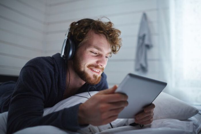 One Article, Multiple Platforms: Why You Don’t Have to Choose Between LinkedIn and Your Blog